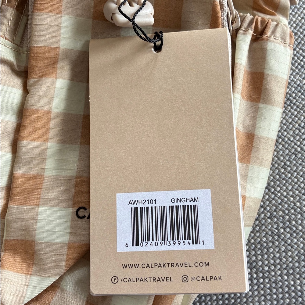CALPAK Beige and Cream Gingham water bottle holder - Picture 2 of 4